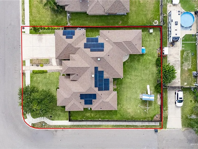 2425 Pebble St — Photo 37