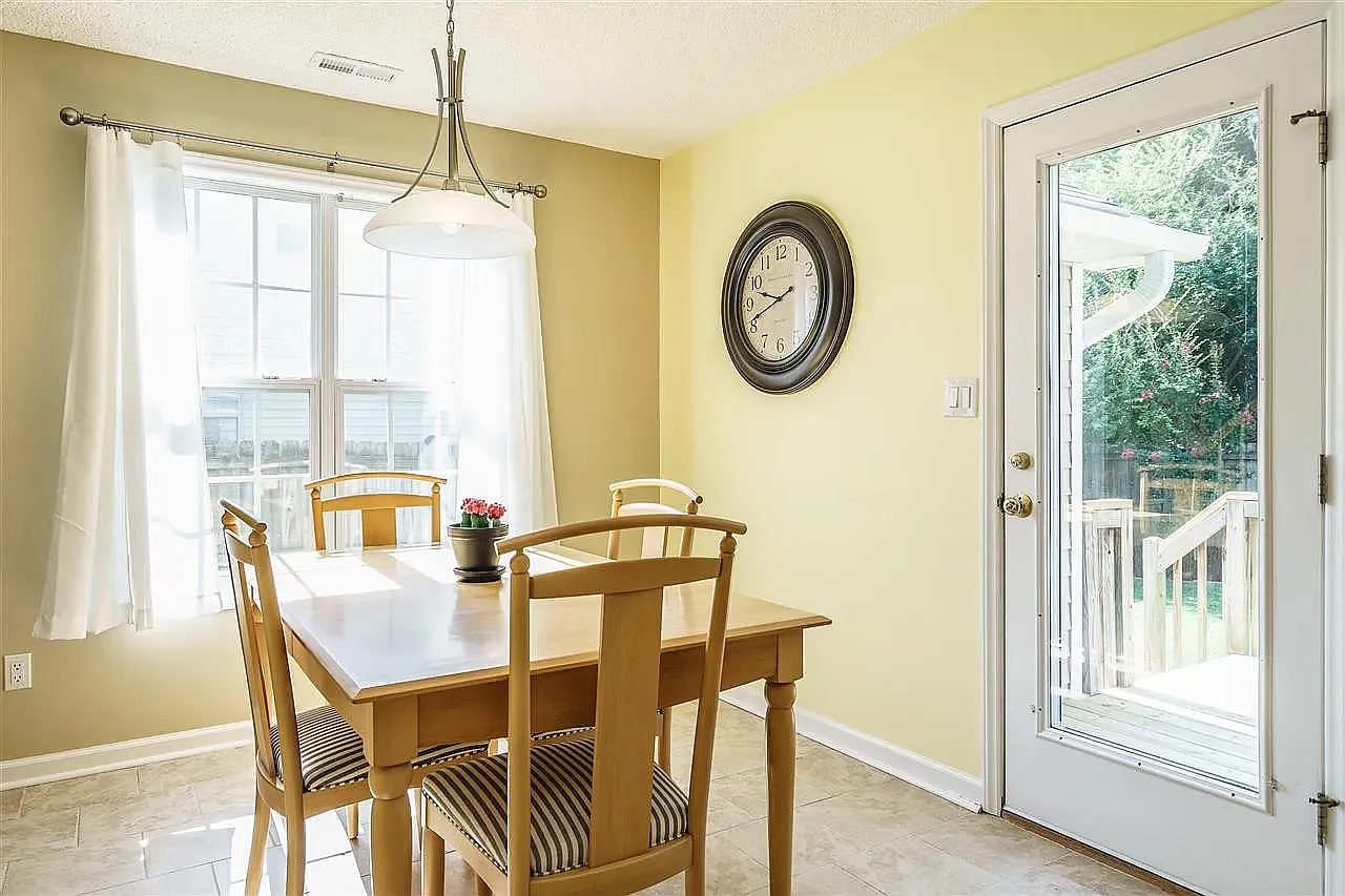 3 bed, 2.5 bath, 1363 sqft, $1,975 — Photo 4