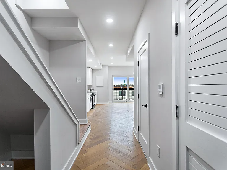 1516 E Capitol St NE — Photo 18