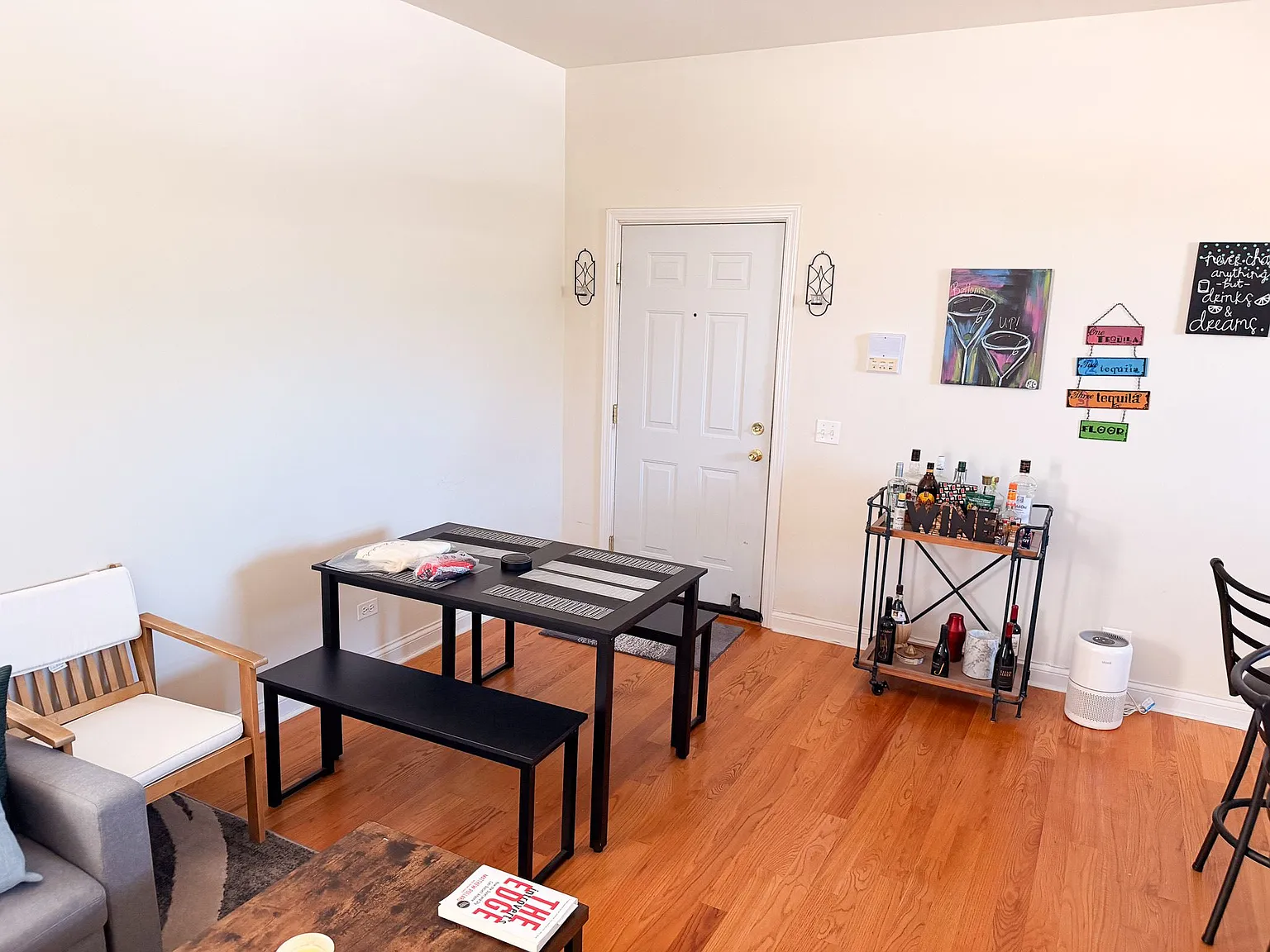 718-20 W Buckingham Pl — Photo 4