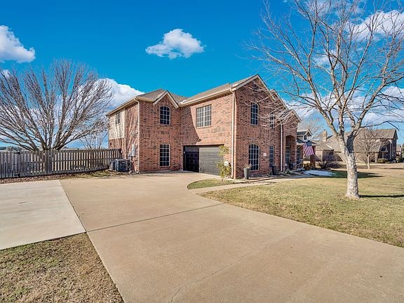 2nd image of 1121 Meghann Ln