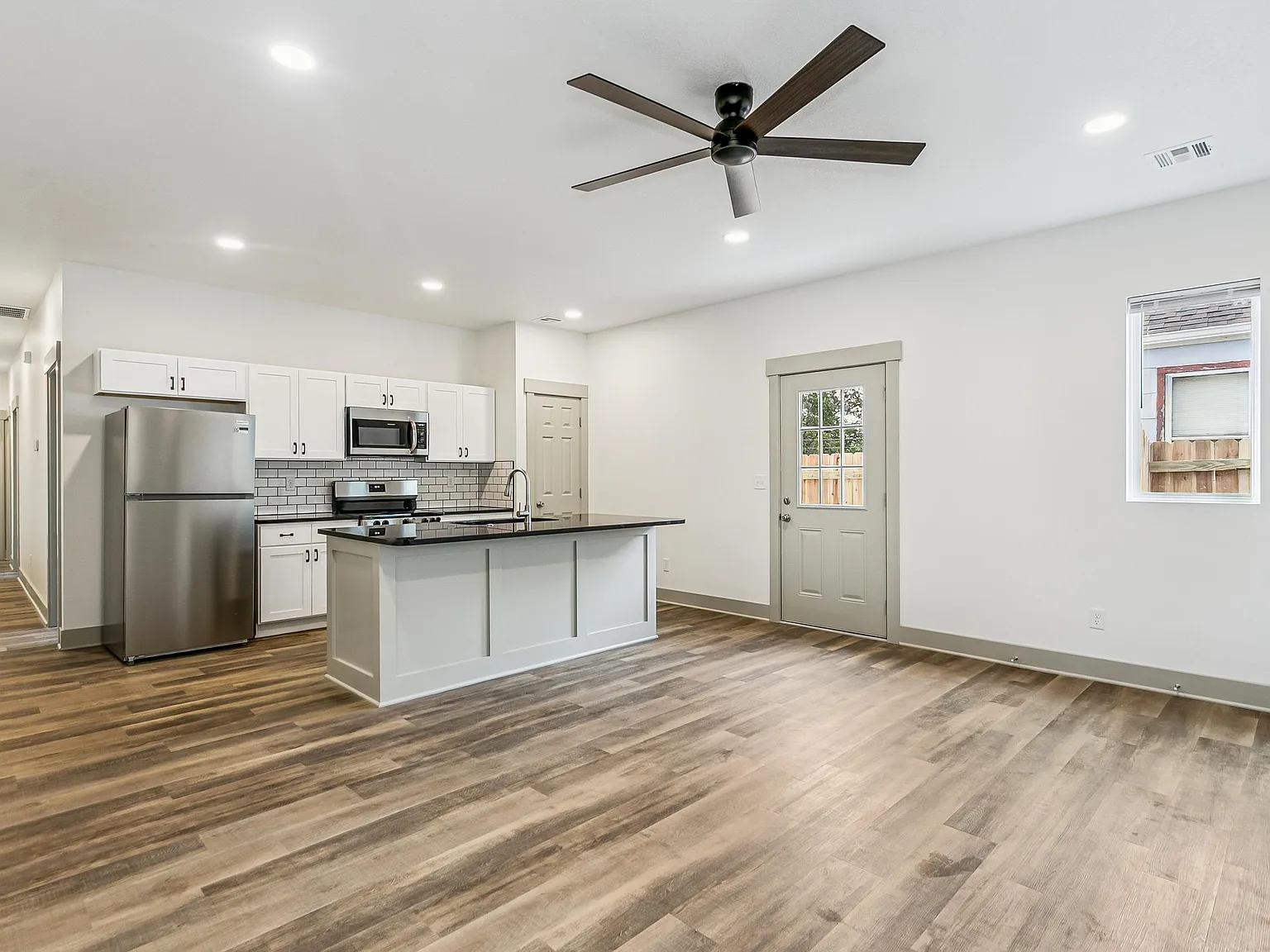3 bed, 1100 sqft, $1,375 — Photo 4