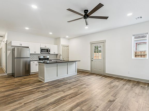 4th image of 1308 S Elizabeth Ave #200