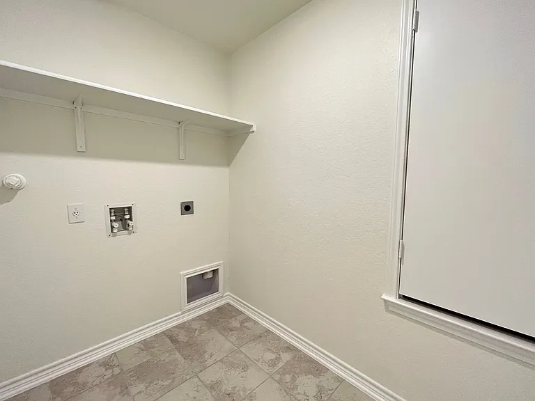 8405 Amistad Cv — Photo 14