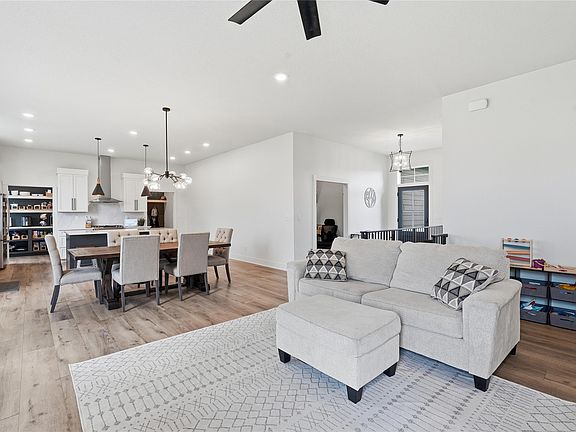 4th image of 808 Willow Valley Dr