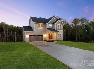 5729 Selkirk Dr, Hickory, NC 28601