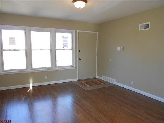 3rd image of 126 W Sarah Ave