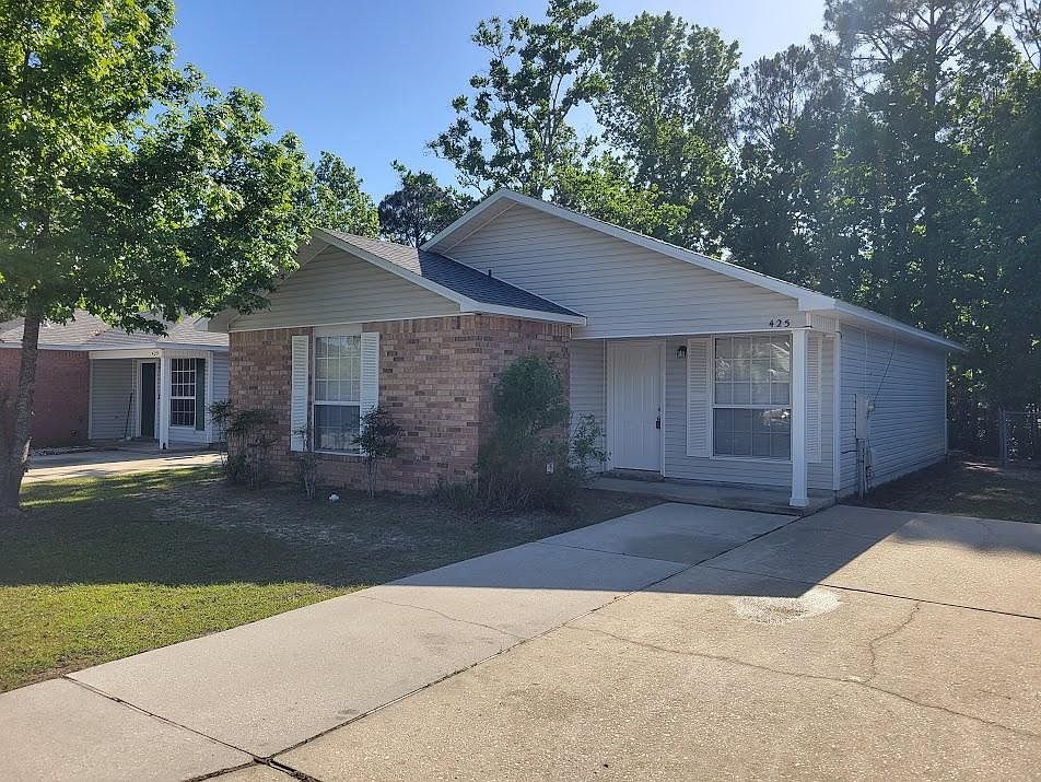 1st image of 425 Oak Knoll Ln