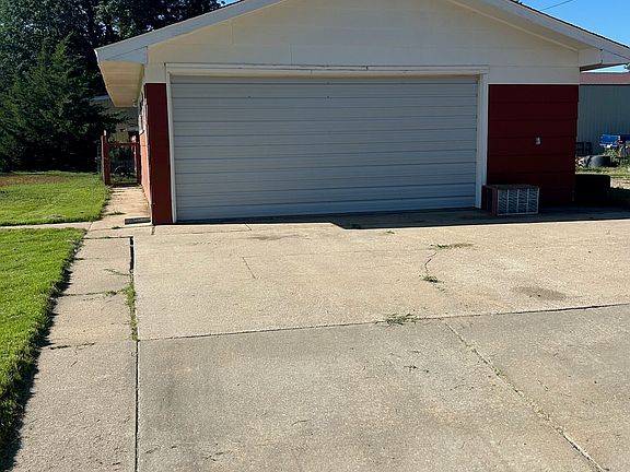3rd image of 704 Arcade Ave