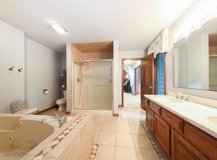 2 Katie Rd, Lemont, IL 60439