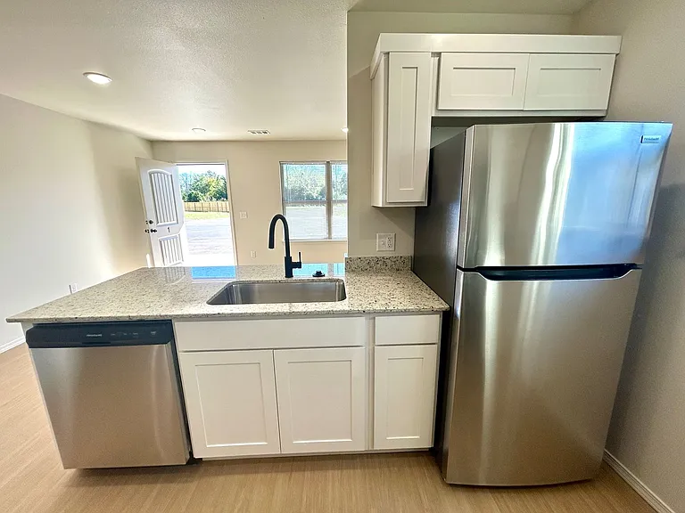 2604 N Center Street — Photo 8