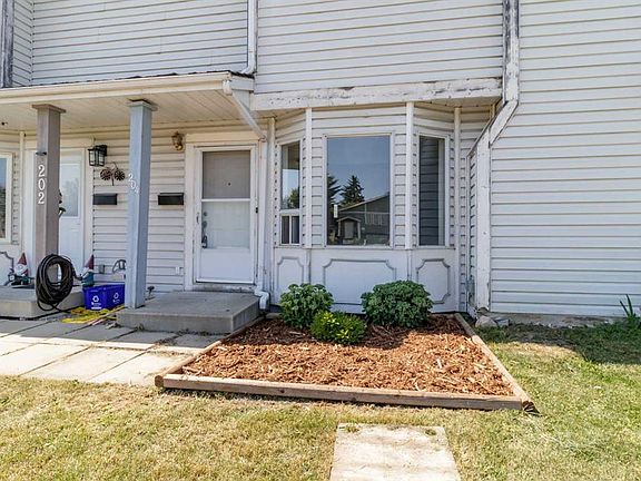3rd image of 204 E Northey Ave