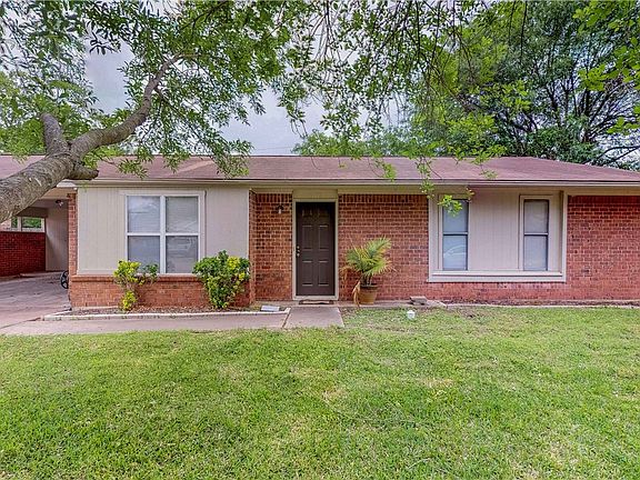 2nd image of 1108 Forest Glen Ct