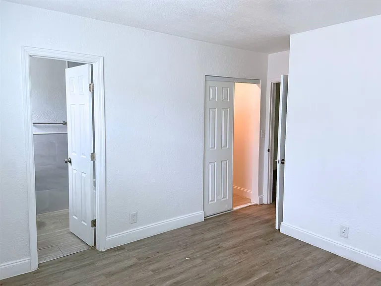 240 SW 8th St #3 — Photo 10