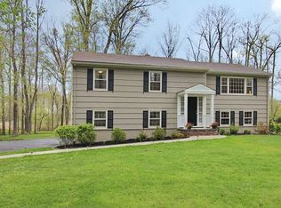 33 Cross Rd, Morris Plains, NJ 07950