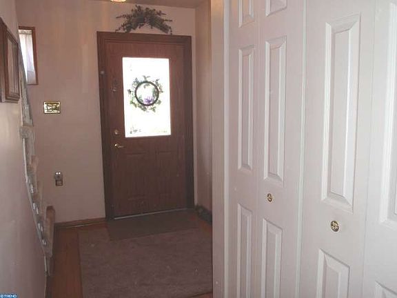 4th image of 250 Karen Cir