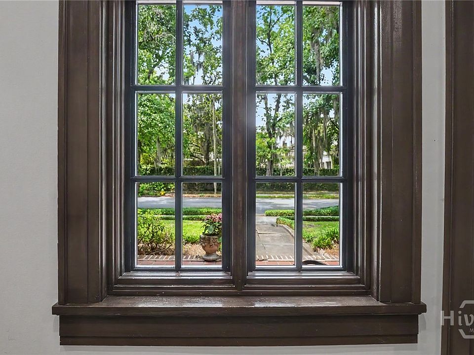 13th image of 27 E 49th Street