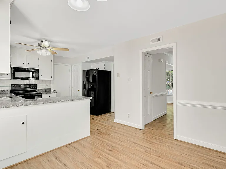 5700 Standing Oak Rd — Photo 10