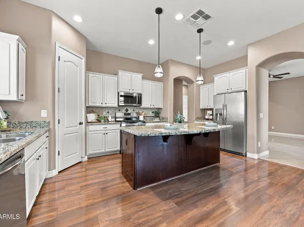 18424 W CINNABAR Avenue, Waddell, AZ 85355