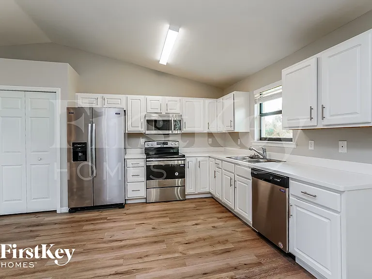 3003 Hazel Ave S — Photo 5