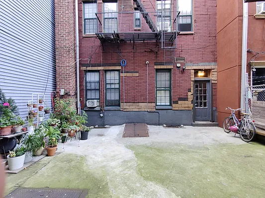 Rented by Signature Property Realty | media 20