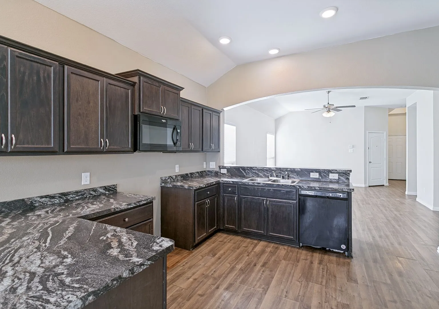 Spacious Fort Worth Home with Easy Access to Downtown & Entertainment — Photo 4