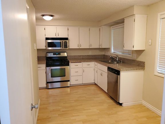 2nd image of 13600 NE 18th St APT 18