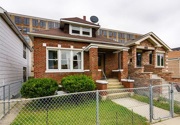 4th image of 1021 W 34th Pl