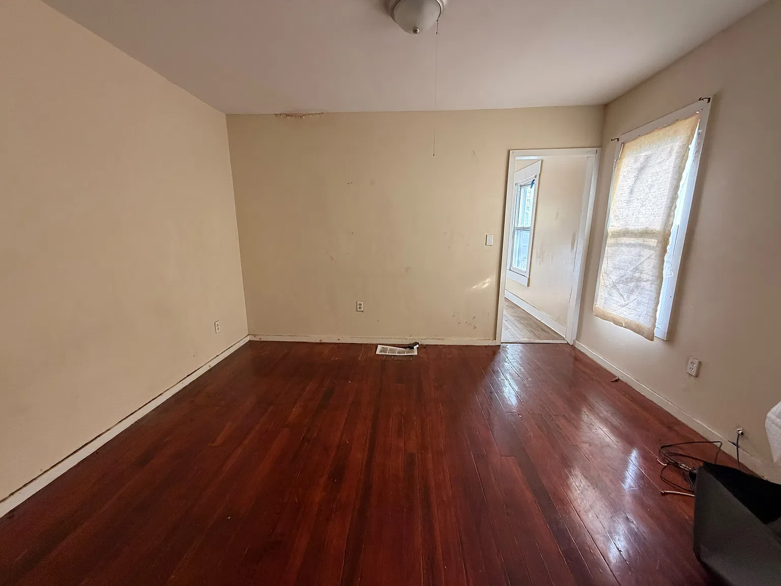 3 bed, $2,300 — Photo 2