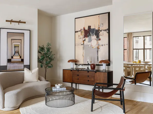 260 West Broadway image 7 of 27