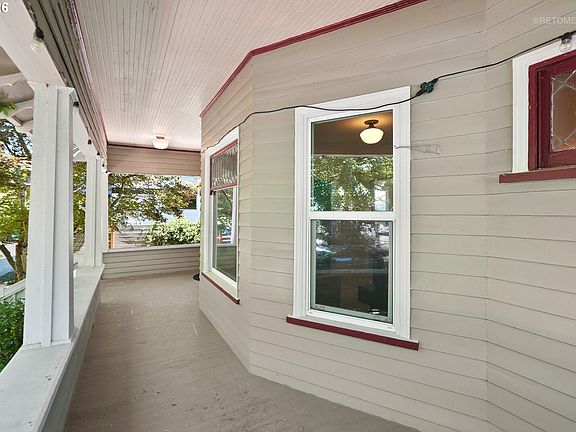 5th image of 1116 SE Tenino St