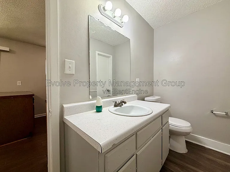 684 Hobbs Dr #O — Photo 6