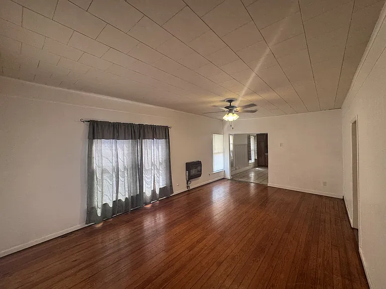307 N Witte St — Photo 2