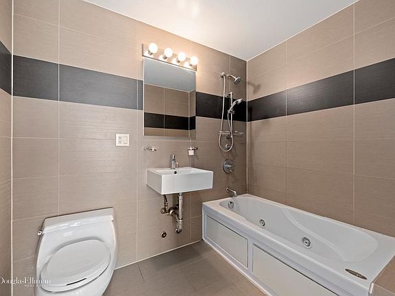 4th image of 2620 21st St #8A