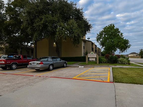 5th image of 3300 Pebblebrook Dr APT 6