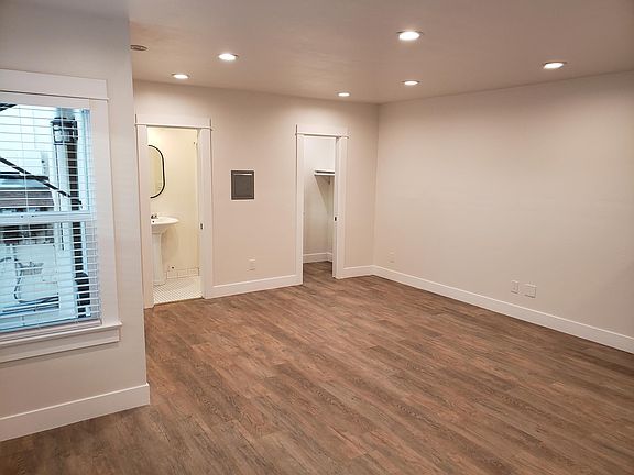 5th image of 4575 Voltaire St