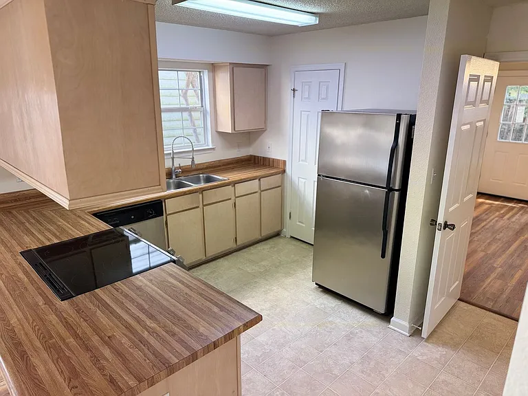 2511 Golden Park Ln — Photo 6