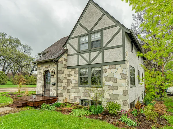 1029 N 4th St, Bismarck, ND 58501