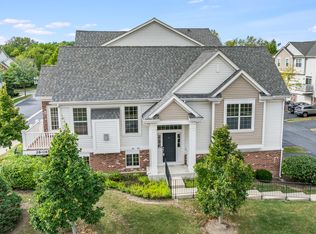 28W061 Woodland Dr, Winfield, IL 60190