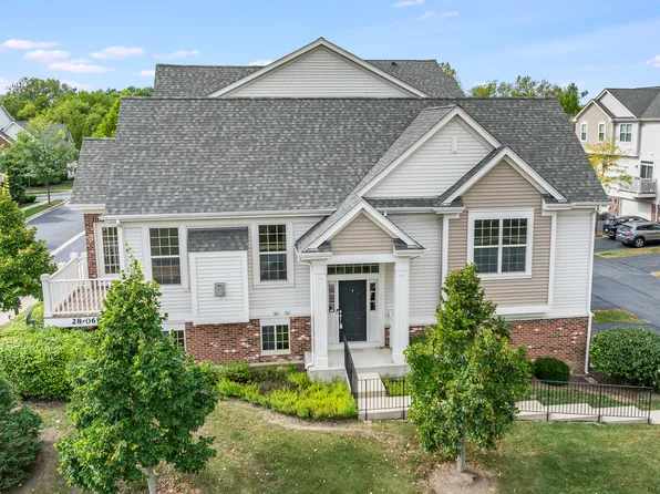 28W061 Woodland Dr, Winfield, IL 60190
