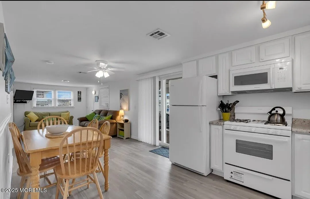 3 bed, 750 sqft, $2,600 — Photo 3