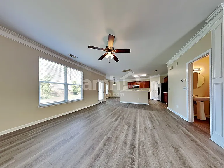 533 Wrayhill Dr — Photo 7