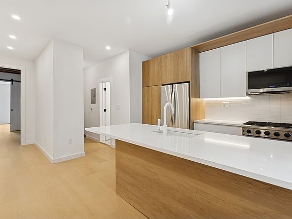 3rd image of 659 Rogers Ave #2