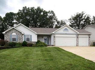 1071 Schumacher Rd, Fenton, MO 63026