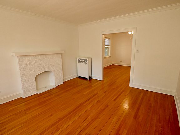 4th image of 5755 N Artesian Ave #3