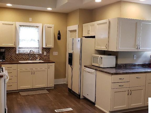 3rd image of 311 8th St SE