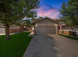 908 Moore Dr, Chelsea, MI 48118