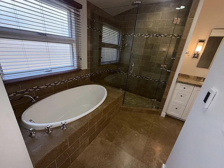 2746 N Kenneth Rd — Photo 16
