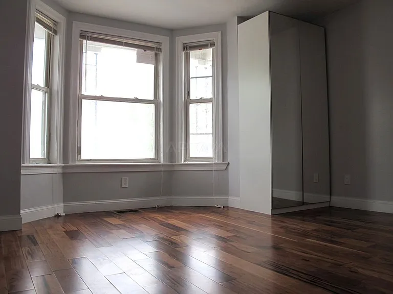 163 Main St #1 — Photo 4