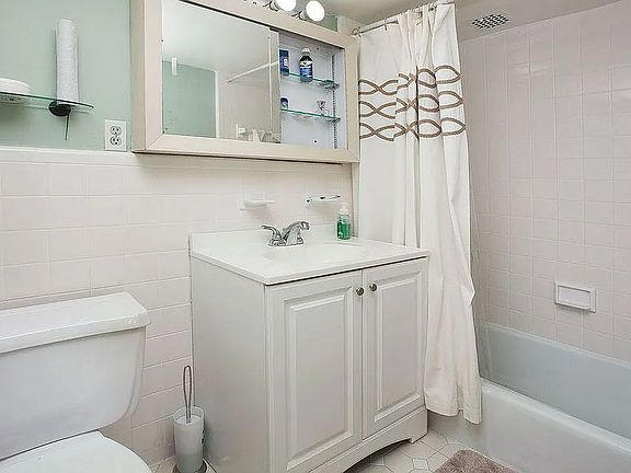 4th image of 34 W 85th St #1A